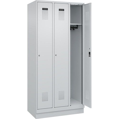 4067521993668 - Spind Evolo PLUS 3 Abteile lichtgrau B 900 mm mit Bodensockel Zylinderschloss