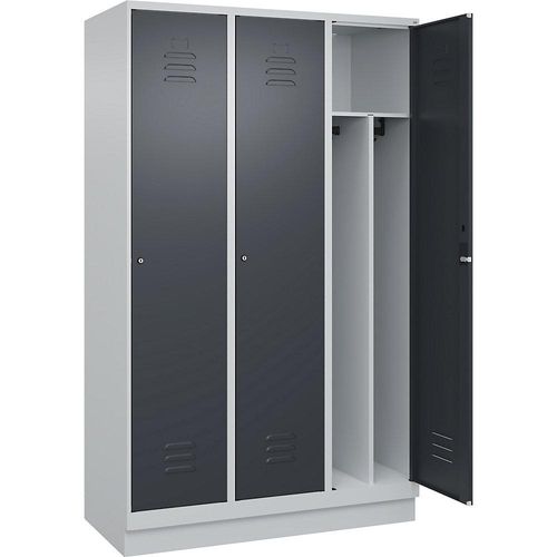 4066681656024 - Schwarz-Weiß-Spind Classic PLUS schmal 3 Abteile Trennwand verkürzt lichtgrau grau B 1200 mm mit Bodensockel Zylinderschloss Trennwand mittig C+P 4066681656024 - Schwarz-Weiß-Spind Classic PLUS schmal 3 Abteile Trennwand verkürzt lichtgrau grau B 1200 mm mit Bodensockel Zylinderschloss Trennwand mittig C+P