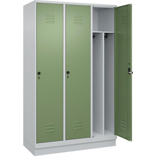 4066681655850 - Schwarz-Weiß-Spind Classic PLUS schmal 3 Abteile Trennwand verkürzt lichtgrau resedagrün B 1200 mm mit Bodensockel Drehriegel Trennwand mittig C+P 4066681655850 - Schwarz-Weiß-Spind Classic PLUS schmal 3 Abteile Trennwand verkürzt lichtgrau resedagrün B 1200 mm mit Bodensockel Drehriegel Trennwand mittig C+P