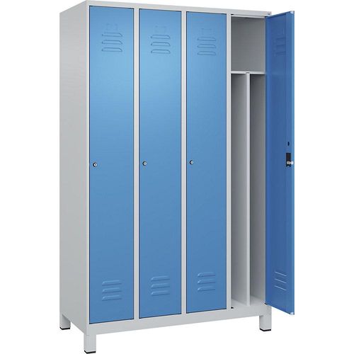 4066681614444 - Schwarz-Weiß-Spind Classic PLUS schmal 4 Abteile Trennwand verkürzt lichtgrau   lichtblau B 1200 mm mit Füßen Zylinderschloss Trennwand mittig C+P