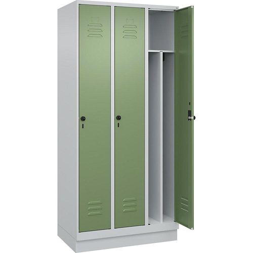 4066681655256 - Schwarz-Weiß-Spind Classic PLUS schmal 3 Abteile Trennwand verkürzt lichtgrau   resedagrün B 900 mm mit Bodensockel Drehriegel Trennwand mittig