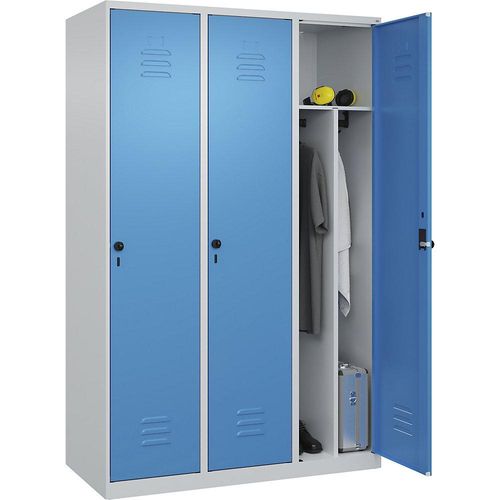 4067521328811 - Schwarz-Weiß-Spind Classic PLUS schmal 3 Abteile Trennwand verkürzt lichtgrau lichtblau B 1200 mm mit Bodengleitern Drehriegel Trennwand mittig C+P 4067521328811 - Schwarz-Weiß-Spind Classic PLUS schmal 3 Abteile Trennwand verkürzt lichtgrau lichtblau B 1200 mm mit Bodengleitern Drehriegel Trennwand mittig C+P