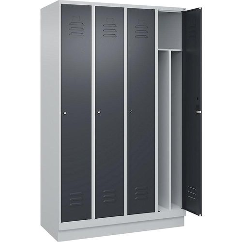 4066681656925 - Schwarz-Weiß-Spind Classic PLUS schmal 4 Abteile Trennwand verkürzt lichtgrau grau B 1200 mm mit Bodensockel Zylinderschloss Trennwand mittig C+P 4066681656925 - Schwarz-Weiß-Spind Classic PLUS schmal 4 Abteile Trennwand verkürzt lichtgrau grau B 1200 mm mit Bodensockel Zylinderschloss Trennwand mittig C+P