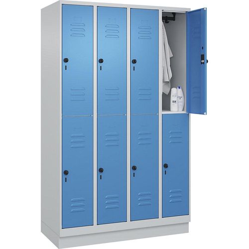 4066681668492 - Doppelstock-Spind Classic PLUS 4 Abteile lichtgrau   lichtblau HxB 1950 x 1200 mm mit Bodensockel Drehriegel C+P
