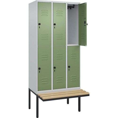 4066681747296 - Doppelstock-Spind Classic PLUS Sitzbank 3 Abteile lichtgrau   resedagrün B 900 mm Sicherheits-Drehriegel auskragend Buche-Hartholz C+P