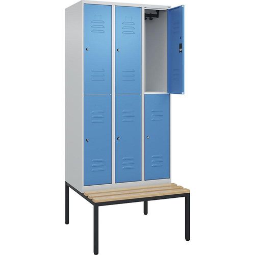 4066681807303 - Doppelstock-Spind Classic PLUS Sitzbank 3 Abteile lichtgrau   lichtblau B 900 mm Zylinderschloss untergebaut Buche-Hartholz C+P