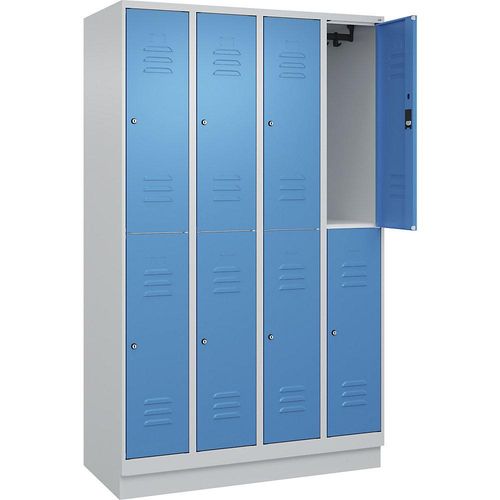 4066681668645 - Doppelstock-Spind Classic PLUS 4 Abteile lichtgrau   lichtblau HxB 1950 x 1200 mm mit Bodensockel Zylinderschloss C+P