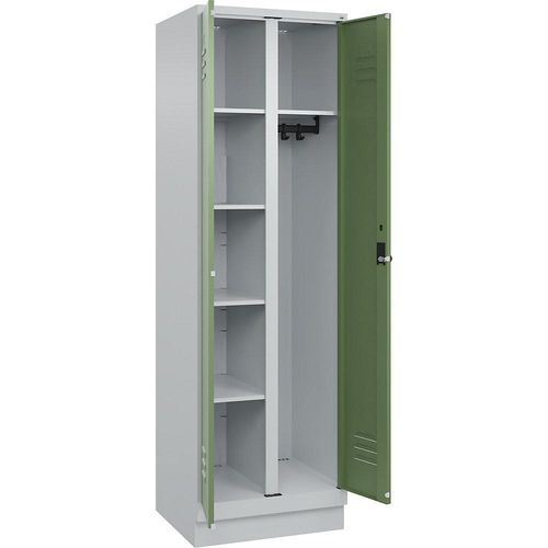 4067521054703 - Putzmittelspind Classic PLUS 1 Abteil Trennwand mittig lichtgrau   resedagrün B 600 mm mit Bodensockel Drehriegel C+P
