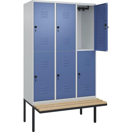 4066681747432 - Doppelstock-Spind Classic PLUS Sitzbank 3 Abteile lichtgrau   fernblau B 1200 mm Sicherheits-Drehriegel auskragend Buche-Hartholz C+P