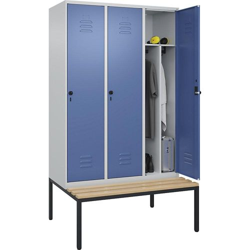 4066681745186 - Schwarz-Weiß-Spind Classic PLUS Sitzbank schmal 3 Abteile Trennwand verkürzt lichtgrau   fernblau B 1200 mm Sicherheits-Drehriegel untergebaut Buche-Hartholz C+P