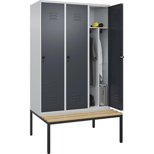 4066681745216 - Schwarz-Weiß-Spind Classic PLUS Sitzbank schmal 3 Abteile Trennwand verkürzt lichtgrau   grau B 1200 mm Sicherheits-Drehriegel untergebaut Buche-Hartholz C+P