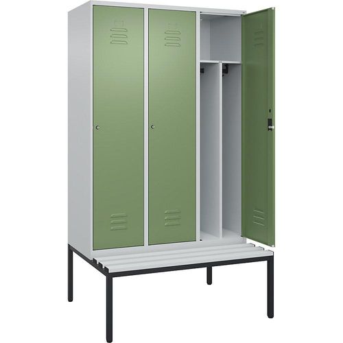 4066681793217 - Schwarz-Weiß-Spind Classic PLUS Sitzbank schmal 3 Abteile Trennwand verkürzt lichtgrau   resedagrün B 1200 mm Zylinderschloss untergebaut Kunststoff C+P