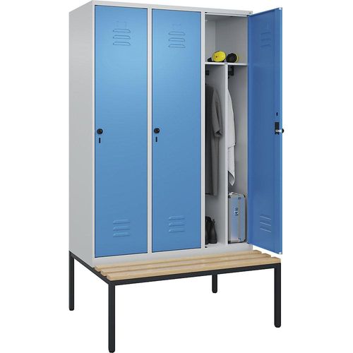 4066681745179 - Schwarz-Weiß-Spind Classic PLUS Sitzbank schmal 3 Abteile Trennwand verkürzt lichtgrau   lichtblau B 1200 mm Sicherheits-Drehriegel untergebaut Buche-Hartholz C+P