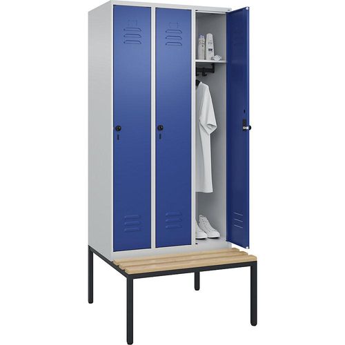 4066681744424 - Spind Classic PLUS Sitzbank 3 Abteile lichtgrau enzianblau B 900 mm Sicherheits-Drehriegel untergebaut Buche-Hartholz C+P 4066681744424 - Spind Classic PLUS Sitzbank 3 Abteile lichtgrau enzianblau B 900 mm Sicherheits-Drehriegel untergebaut Buche-Hartholz C+P