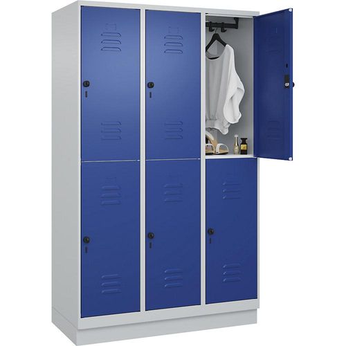 4066681667280 - Doppelstock-Spind Classic PLUS 3 Abteile lichtgrau   enzianblau HxB 1950 x 1200 mm mit Bodensockel Drehriegel