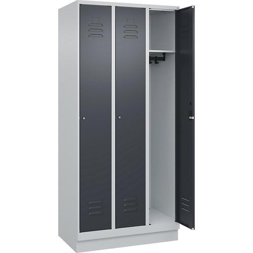 4066681655126 - Spind Classic PLUS 3 Abteile lichtgrau   grau B 900 mm mit Bodensockel Zylinderschloss