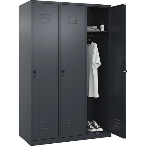 4067521352267 - Spind Classic PLUS 3 Abteile grau B 1200 mm mit Bodengleitern Drehriegel C+P 4067521352267 - Spind Classic PLUS 3 Abteile grau B 1200 mm mit Bodengleitern Drehriegel C+P