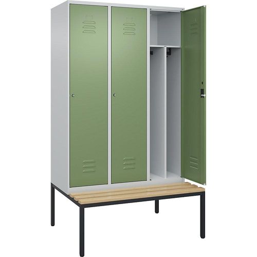4066681819498 - Schwarz-Weiß-Spind Classic PLUS Sitzbank schmal 3 Abteile Trennwand verkürzt lichtgrau resedagrün B 1200 mm Zylinderschloss untergebaut Buche-Hartholz C+P 4066681819498 - Schwarz-Weiß-Spind Classic PLUS Sitzbank schmal 3 Abteile Trennwand verkürzt lichtgrau resedagrün B 1200 mm Zylinderschloss untergebaut Buche-Hartholz C+P
