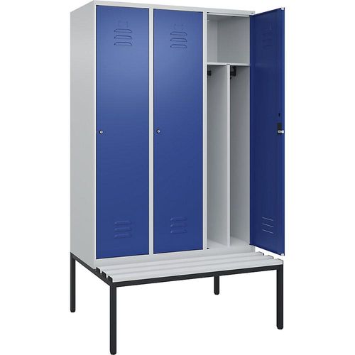 4066681793187 - Schwarz-Weiß-Spind Classic PLUS Sitzbank schmal 3 Abteile Trennwand verkürzt lichtgrau enzianblau B 1200 mm Zylinderschloss untergebaut Kunststoff C+P 4066681793187 - Schwarz-Weiß-Spind Classic PLUS Sitzbank schmal 3 Abteile Trennwand verkürzt lichtgrau enzianblau B 1200 mm Zylinderschloss untergebaut Kunststoff C+P