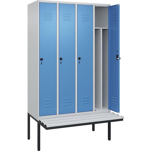 4066681788534 - Schwarz-Weiß-Spind Classic PLUS Sitzbank schmal 4 Abteile Trennwand verkürzt lichtgrau   lichtblau B 1200 mm Sicherheits-Drehriegel auskragend Kunststoff C+P