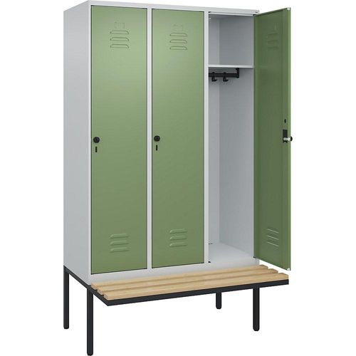4066681741454 - Spind Classic PLUS Sitzbank 3 Abteile lichtgrau resedagrün B 1200 mm Sicherheits-Drehriegel auskragend Buche-Hartholz C+P 4066681741454 - Spind Classic PLUS Sitzbank 3 Abteile lichtgrau resedagrün B 1200 mm Sicherheits-Drehriegel auskragend Buche-Hartholz C+P