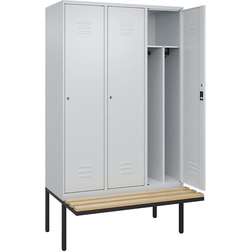 4066681817708 - Schwarz-Weiß-Spind Classic PLUS Sitzbank schmal 3 Abteile Trennwand verkürzt lichtgrau B 1200 mm Zylinderschloss auskragend Buche-Hartholz C+P