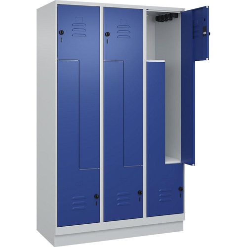 4066681921665 - Z-Spind Classic PLUS 3 Abteile lichtgrau enzianblau B 1200 mm mit Bodensockel Drehriegel 4066681921665 - Z-Spind Classic PLUS 3 Abteile lichtgrau enzianblau B 1200 mm mit Bodensockel Drehriegel