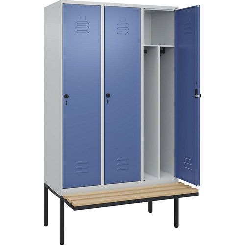 4066681741591 - Schwarz-Weiß-Spind Classic PLUS Sitzbank schmal 3 Abteile Trennwand verkürzt lichtgrau   fernblau B 1200 mm Sicherheits-Drehriegel auskragend Buche-Hartholz C+P