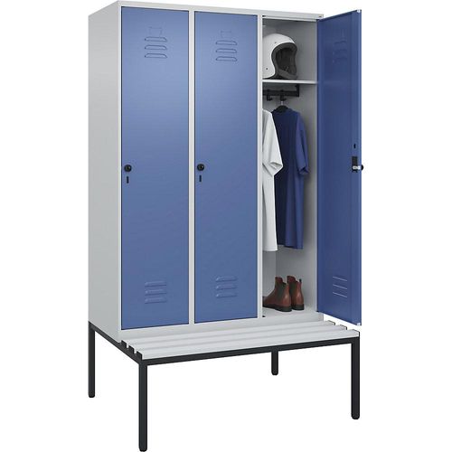 4066681793057 - Spind Classic PLUS Sitzbank 3 Abteile lichtgrau fernblau B 1200 mm Sicherheits-Drehriegel untergebaut Kunststoff C+P 4066681793057 - Spind Classic PLUS Sitzbank 3 Abteile lichtgrau fernblau B 1200 mm Sicherheits-Drehriegel untergebaut Kunststoff C+P