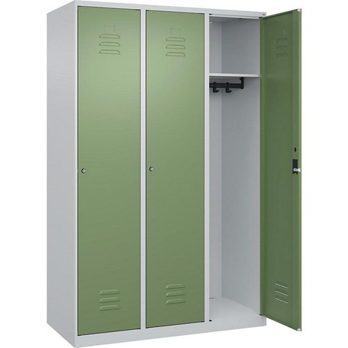 4067521364482 - Spind Classic PLUS 3 Abteile lichtgrau   resedagrün B 1200 mm mit Bodengleitern Zylinderschloss C+P