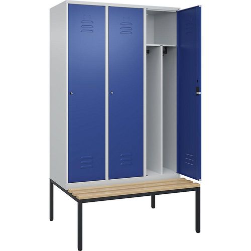 4066681819467 - Schwarz-Weiß-Spind Classic PLUS Sitzbank schmal 3 Abteile Trennwand verkürzt lichtgrau   enzianblau B 1200 mm Zylinderschloss untergebaut Buche-Hartholz C+P