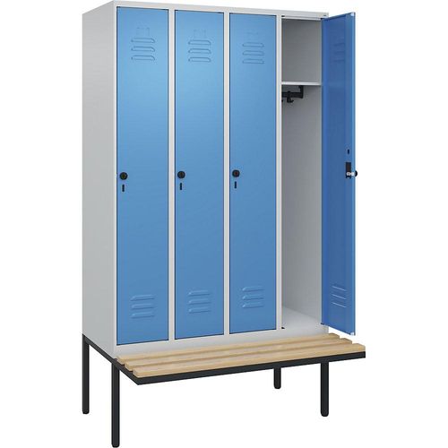 4066681741737 - Spind Classic PLUS Sitzbank 4 Abteile lichtgrau   lichtblau B 1200 mm Sicherheits-Drehriegel auskragend Buche-Hartholz C+P