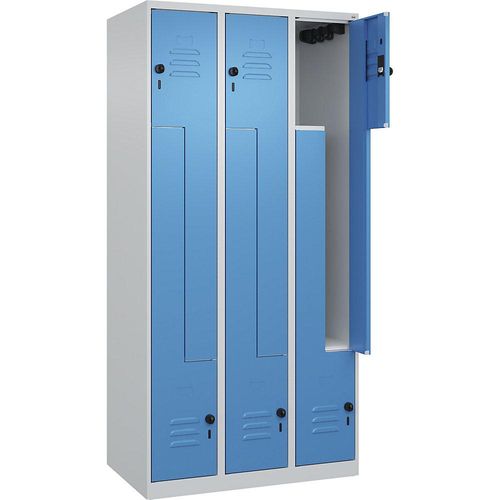 4067521322468 - Z-Spind Classic PLUS 3 Abteile lichtgrau   lichtblau B 900 mm mit Bodengleitern Drehriegel