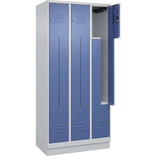 4066681921535 - Z-Spind Classic PLUS 3 Abteile lichtgrau fernblau B 900 mm mit Bodensockel Zylinderschloss 4066681921535 - Z-Spind Classic PLUS 3 Abteile lichtgrau fernblau B 900 mm mit Bodensockel Zylinderschloss