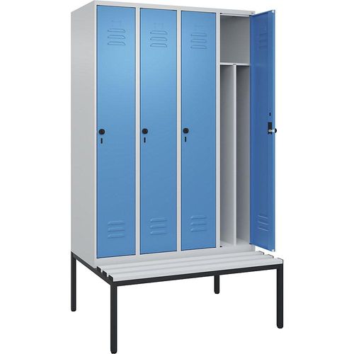 4066681793798 - Schwarz-Weiß-Spind Classic PLUS Sitzbank schmal 4 Abteile Trennwand verkürzt lichtgrau   lichtblau B 1200 mm Sicherheits-Drehriegel untergebaut Kunststoff C+P