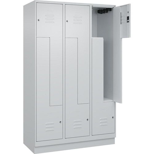 4066681921870 - Z-Spind Classic PLUS 3 Abteile lichtgrau B 1200 mm mit Bodensockel Zylinderschloss 4066681921870 - Z-Spind Classic PLUS 3 Abteile lichtgrau B 1200 mm mit Bodensockel Zylinderschloss