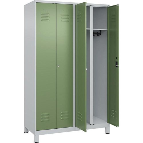 4066681616561 - Schwarz-Weiß-Spind Classic PLUS 2 Abteile lichtgrau   resedagrün HxB 1950 x 1200 mm mit Füßen Zylinderschloss C+P