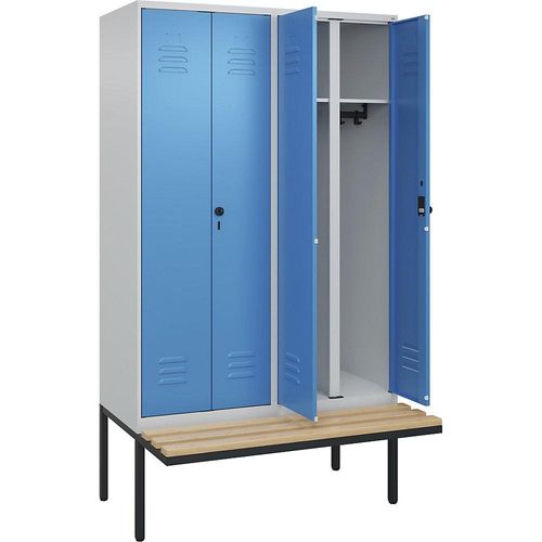 4066681742635 - Schwarz-Weiß-Spind Classic PLUS Sitzbank 2 Abteile lichtgrau   lichtblau B 1200 mm Sicherheits-Drehriegel auskragend Buche-Hartholz C+P