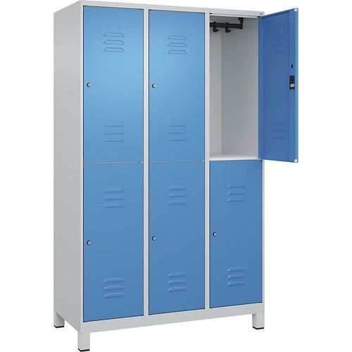 4066681622531 - Doppelstock-Spind Classic PLUS 3 Abteile lichtgrau   lichtblau HxB 1950 x 1200 mm mit Füßen Zylinderschloss C+P
