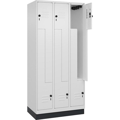 4066681921474 - Z-Spind Classic PLUS 3 Abteile verkehrsweiß B 900 mm mit Bodensockel Drehriegel 4066681921474 - Z-Spind Classic PLUS 3 Abteile verkehrsweiß B 900 mm mit Bodensockel Drehriegel