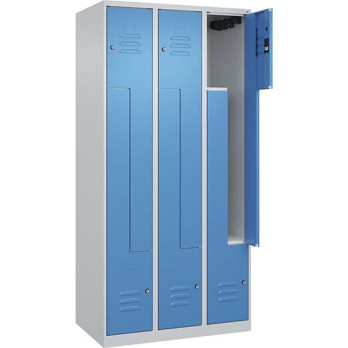 4067521322321 - Z-Spind Classic PLUS 3 Abteile lichtgrau   lichtblau B 900 mm mit Bodengleitern Zylinderschloss