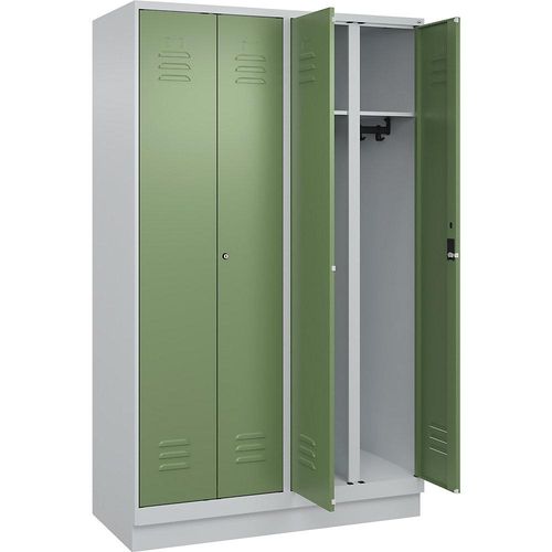 4066681659605 - Schwarz-Weiß-Spind Classic PLUS 2 Abteile lichtgrau   resedagrün HxB 1950 x 1200 mm mit Bodensockel Zylinderschloss