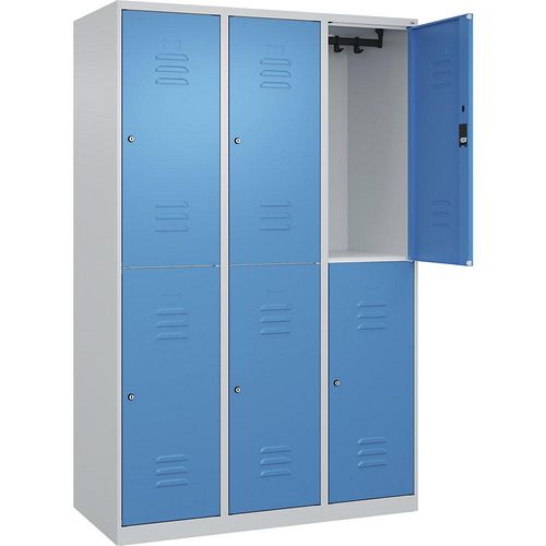 4067521370537 - Doppelstock-Spind Classic PLUS 3 Abteile lichtgrau   lichtblau HxB 1850 x 1200 mm mit Bodengleitern Zylinderschloss