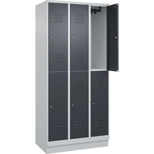 4066681666887 - Doppelstock-Spind Classic PLUS 3 Abteile lichtgrau   grau HxB 1950 x 900 mm mit Bodensockel Zylinderschloss