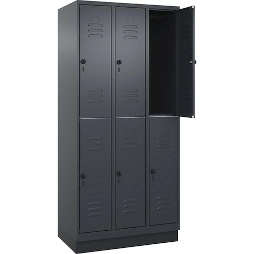 4066681666771 - Doppelstock-Spind Classic PLUS 3 Abteile grau HxB 1950 x 900 mm mit Bodensockel Drehriegel