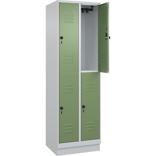 4066681664913 - Doppelstock-Spind Classic PLUS 2 Abteile lichtgrau   resedagrün HxB 1950 x 600 mm mit Bodensockel Drehriegel