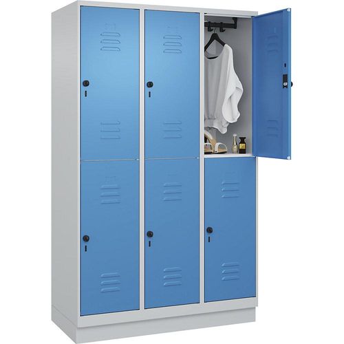 4066681667297 - Doppelstock-Spind Classic PLUS 3 Abteile lichtgrau   lichtblau HxB 1950 x 1200 mm mit Bodensockel Drehriegel C+P