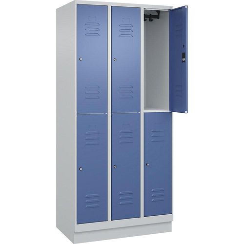 4066681666856 - Doppelstock-Spind Classic PLUS 3 Abteile lichtgrau   fernblau HxB 1950 x 900 mm mit Bodensockel Zylinderschloss