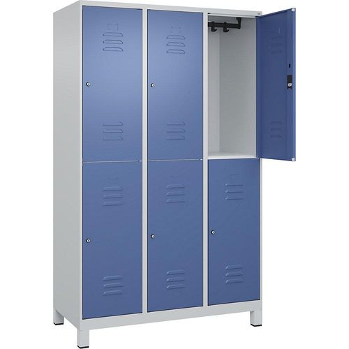 4066681622548 - Doppelstock-Spind Classic PLUS 3 Abteile lichtgrau fernblau HxB 1950 x 1200 mm mit Füßen Zylinderschloss C+P 4066681622548 - Doppelstock-Spind Classic PLUS 3 Abteile lichtgrau fernblau HxB 1950 x 1200 mm mit Füßen Zylinderschloss C+P